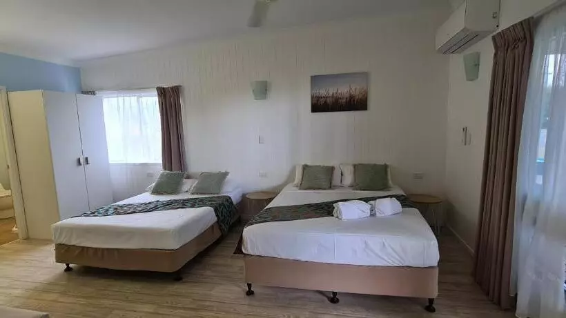 Cardwell Beachfront Motel