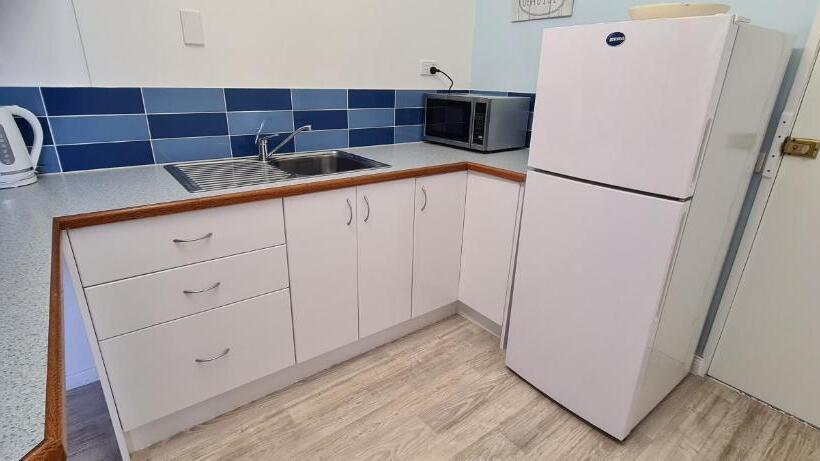 Cardwell Beachfront Motel