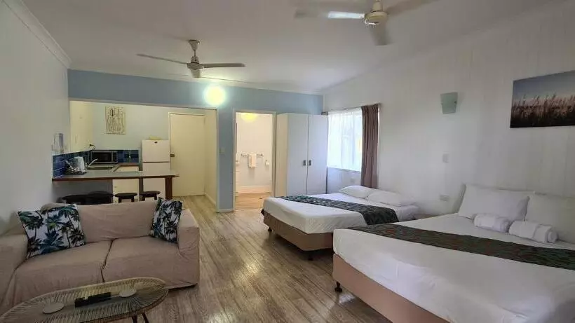 Cardwell Beachfront Motel