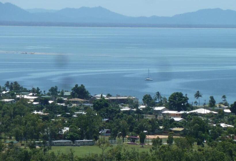 Cardwell Beachfront Motel