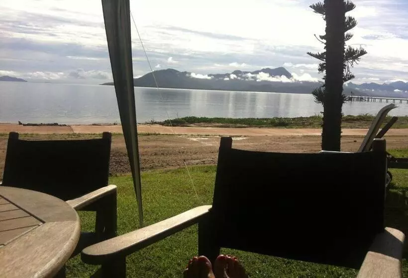 Cardwell Beachfront Motel