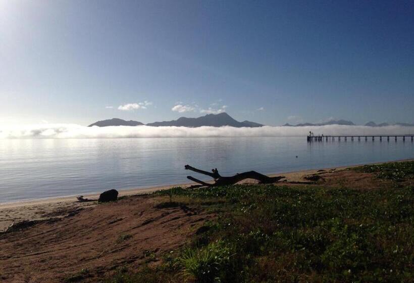 Cardwell Beachfront Motel