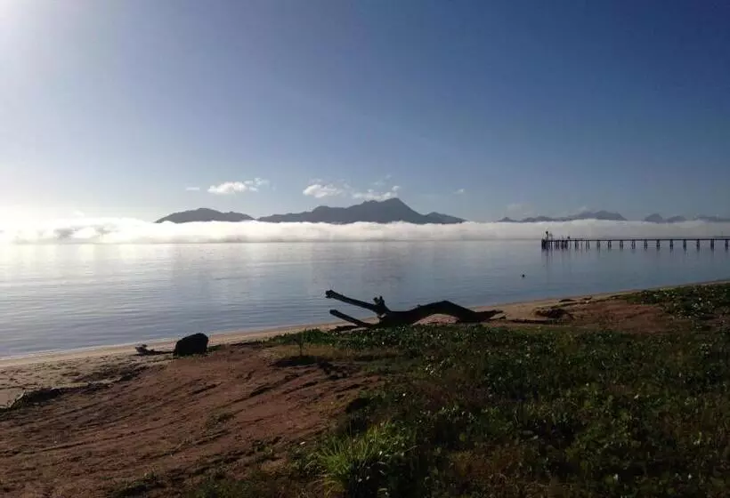 Cardwell Beachfront Motel