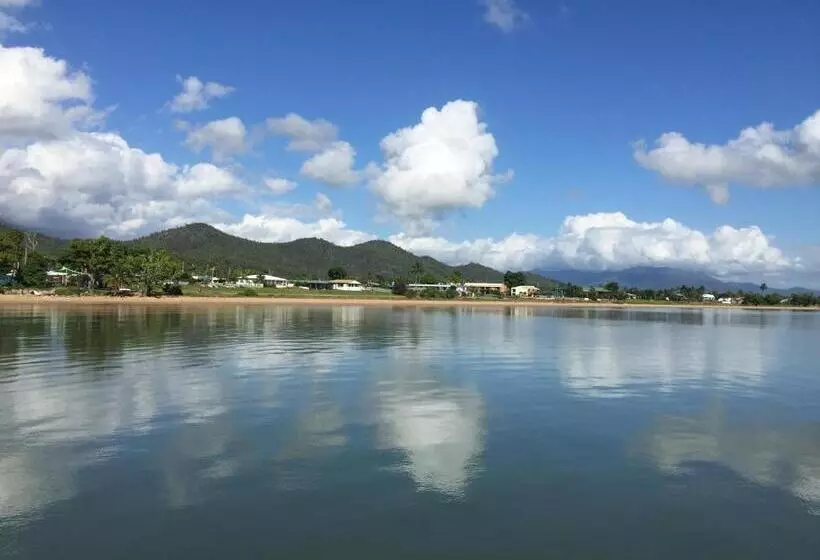Cardwell Beachfront Motel