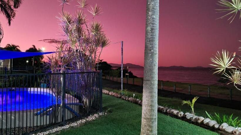 Cardwell Beachfront Motel
