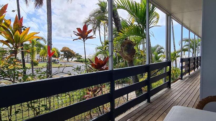 Cardwell Beachfront Motel