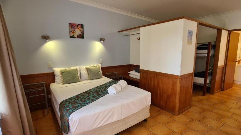 Cardwell Beachfront Motel