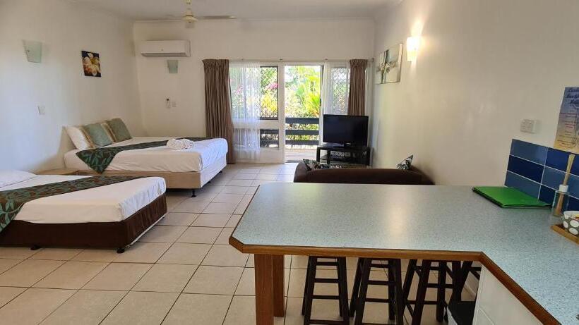 Cardwell Beachfront Motel