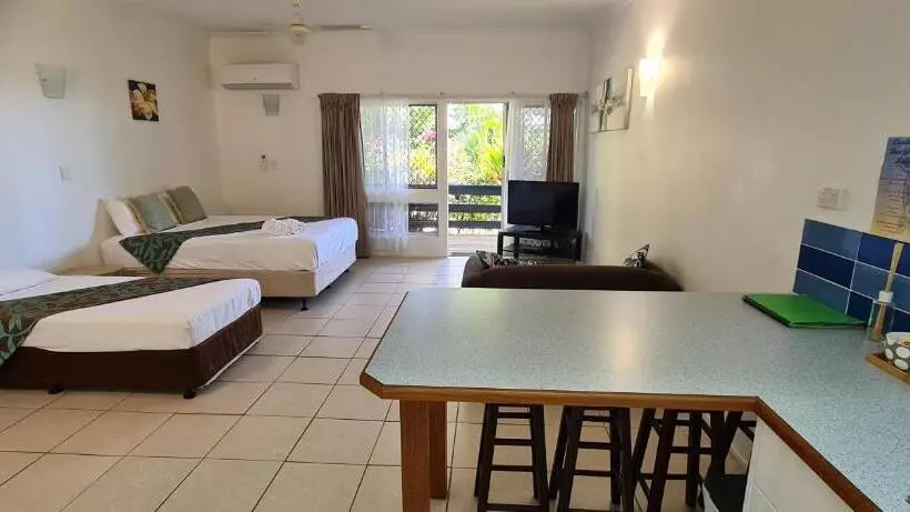 Cardwell Beachfront Motel