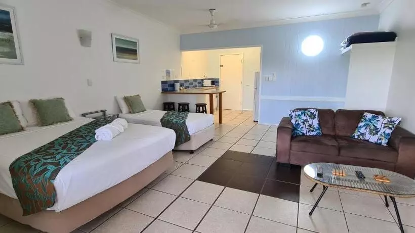 Cardwell Beachfront Motel