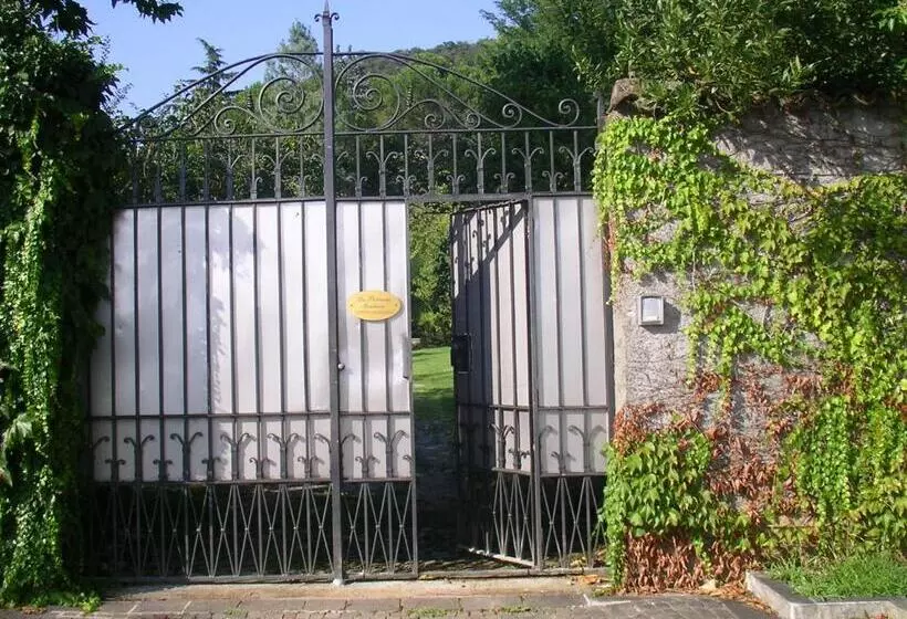 ペンション La Patirana Guesthouse