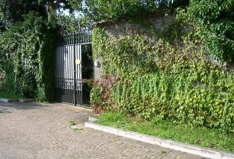 ペンション La Patirana Guesthouse