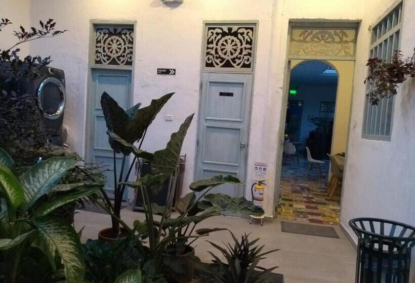 Auberge Hôtelière Moonshine Boutique Hostal