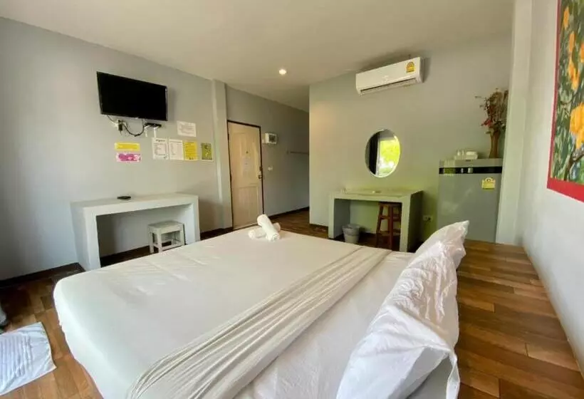 Baan Ruay Suk Resort Lopburi