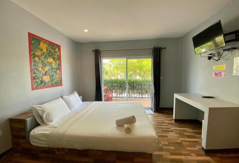 Baan Ruay Suk Resort Lopburi