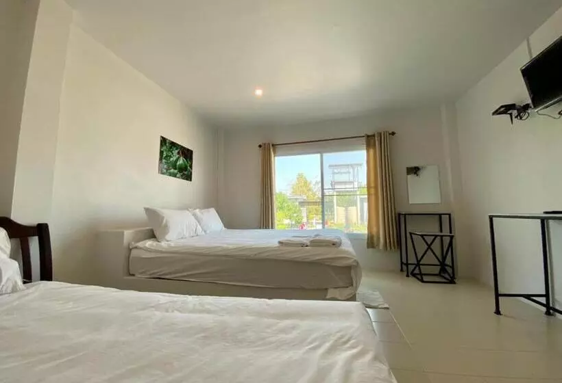 Baan Ruay Suk Resort Lopburi
