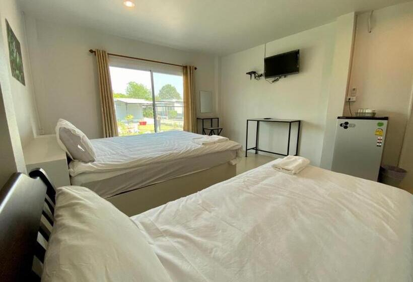 Baan Ruay Suk Resort Lopburi