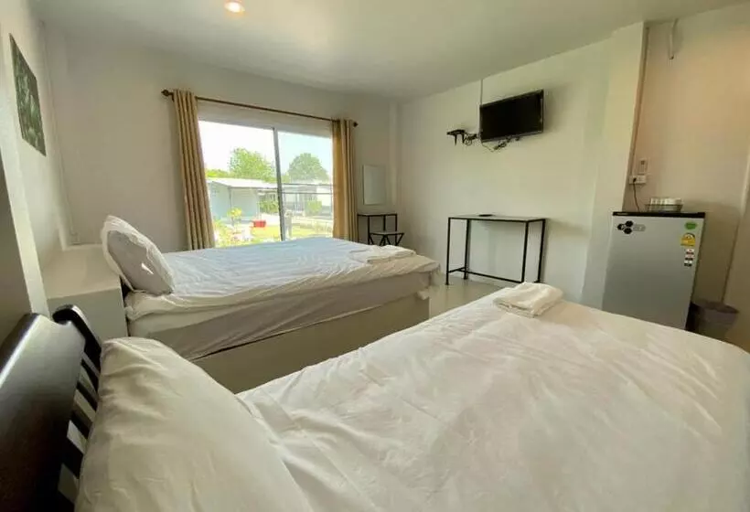 Baan Ruay Suk Resort Lopburi