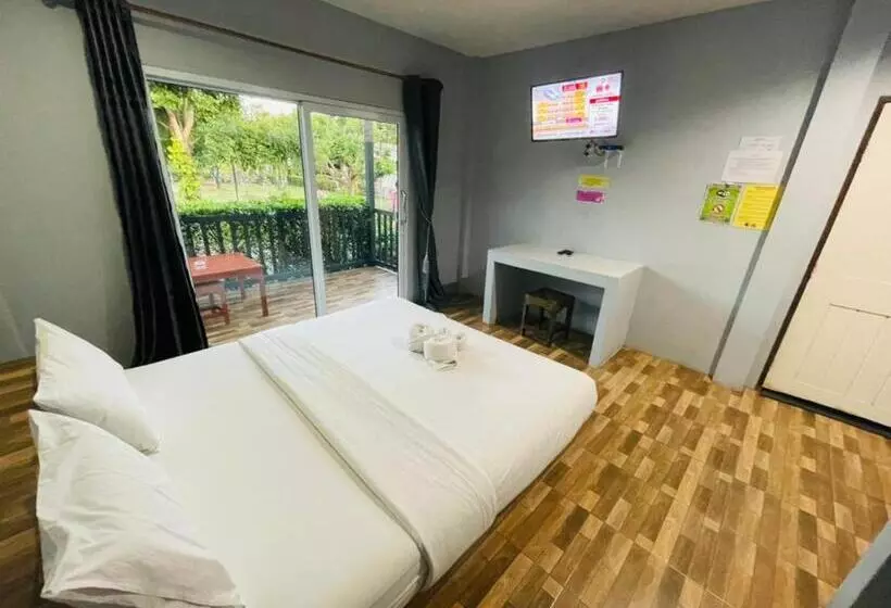 Baan Ruay Suk Resort Lopburi