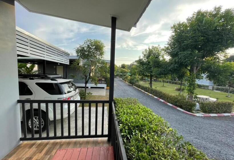 Baan Ruay Suk Resort Lopburi