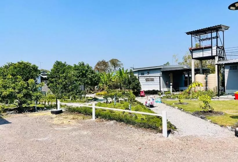 Baan Ruay Suk Resort Lopburi