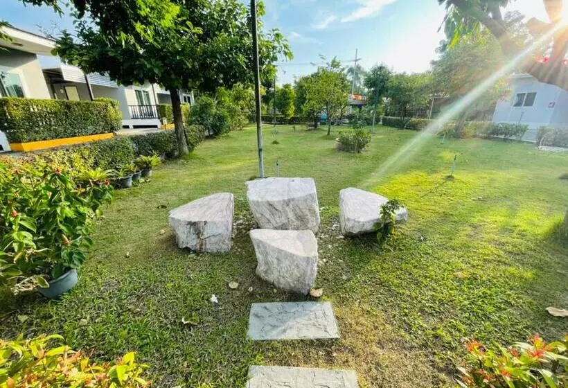 Baan Ruay Suk Resort Lopburi
