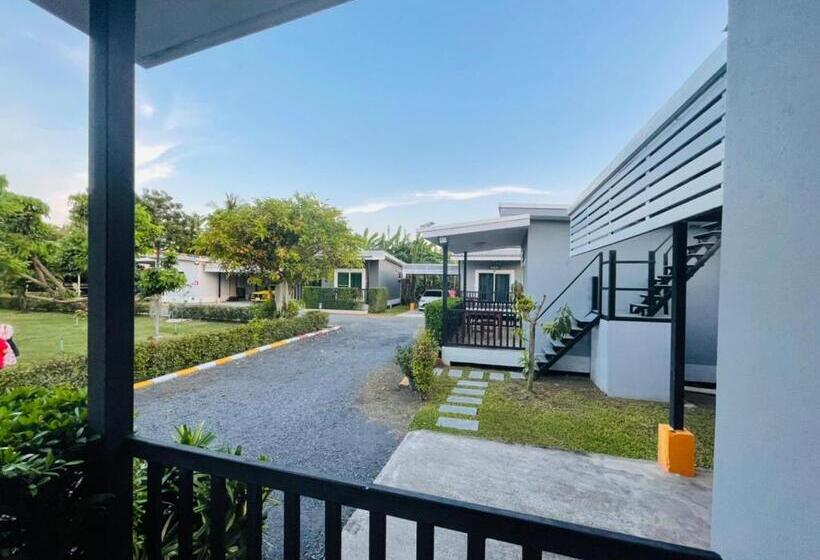 Baan Ruay Suk Resort Lopburi