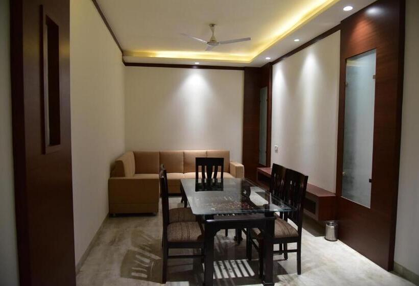 בית מלון כפרי Crystal Grand