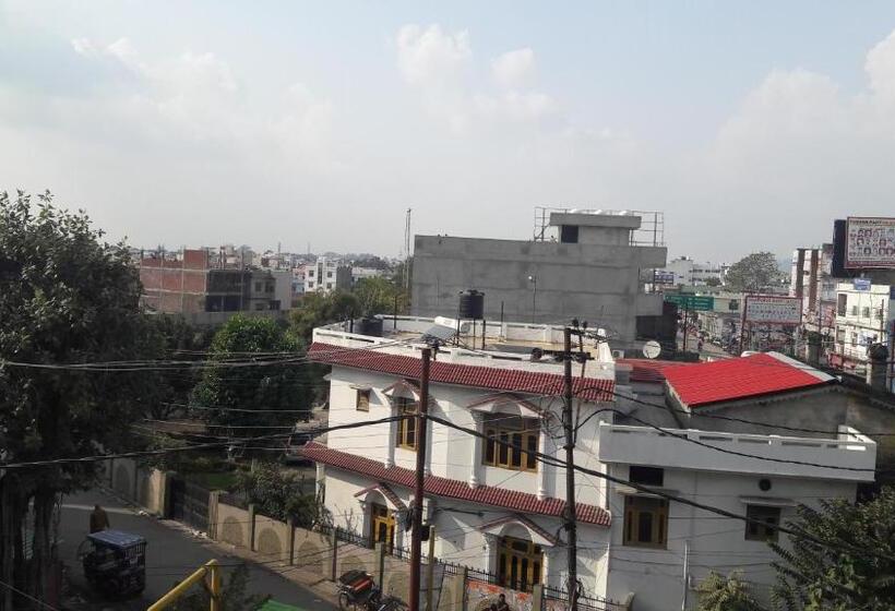 בית מלון כפרי Crystal Grand