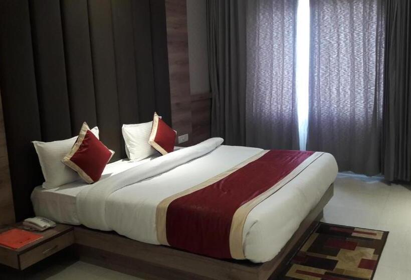 בית מלון כפרי Crystal Grand