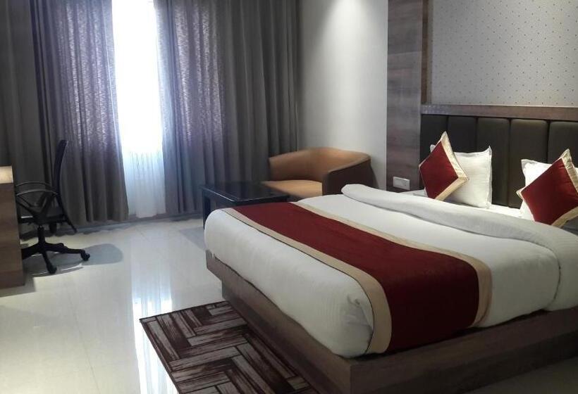 בית מלון כפרי Crystal Grand