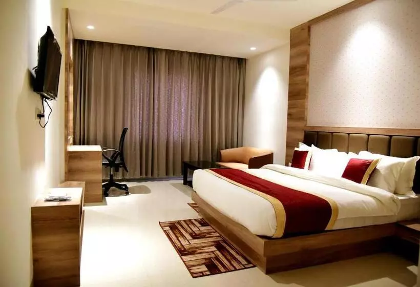 هتل Crystal Grand