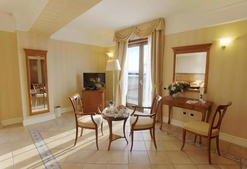 Отель Dioscuri Bay Palace