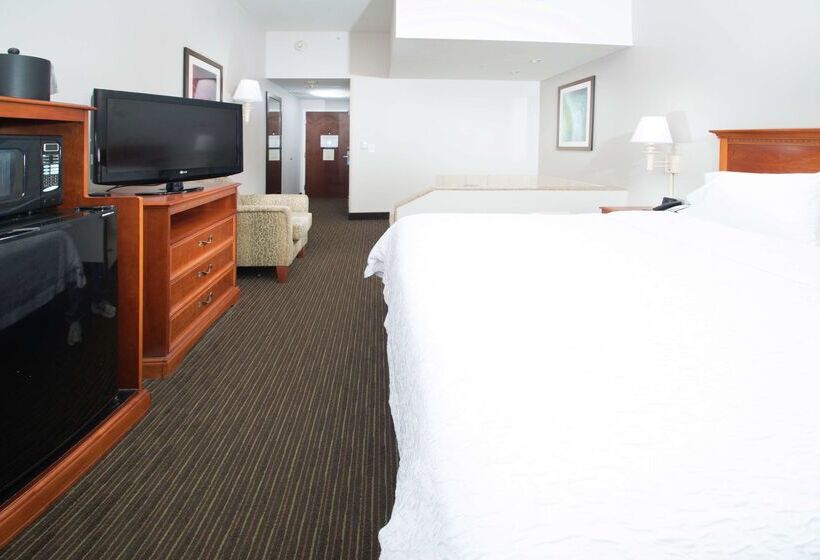 هتل Hampton Inn Linden
