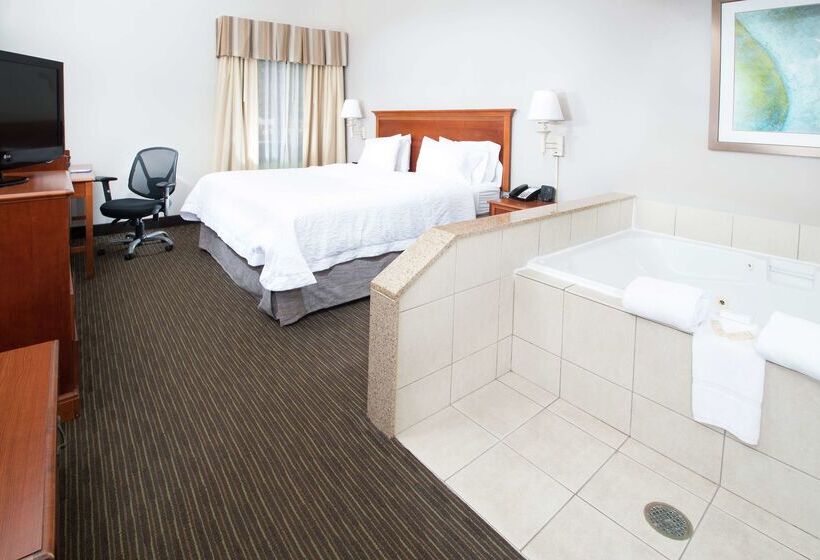 هتل Hampton Inn Linden