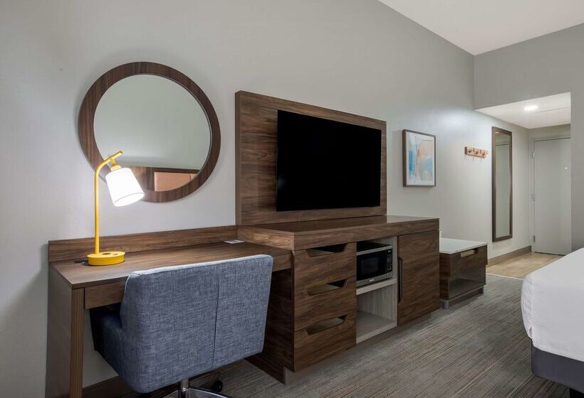 هتل Hampton Inn Linden