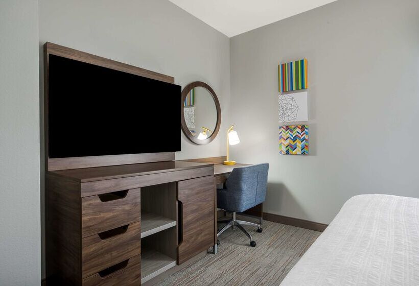 هتل Hampton Inn Linden