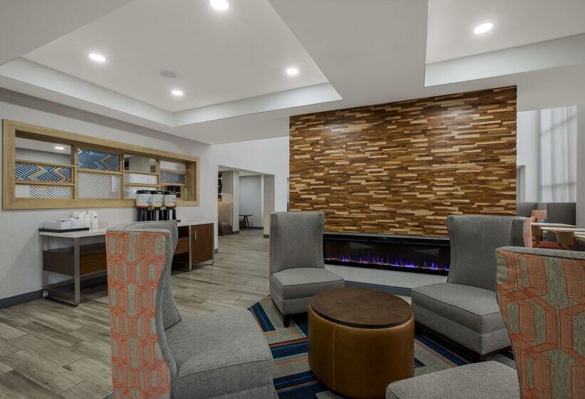 هتل Hampton Inn Linden
