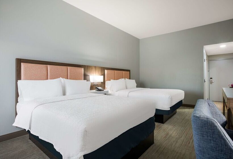 هتل Hampton Inn Linden