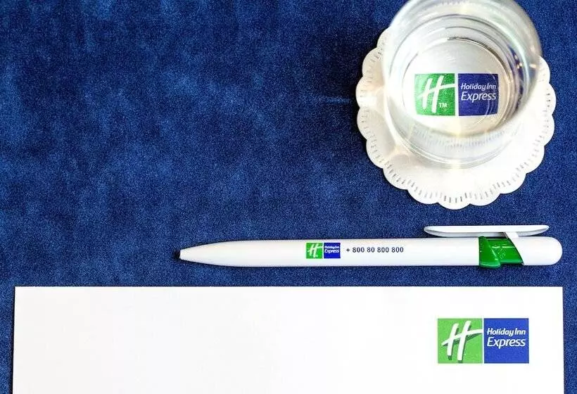 Отель Holiday Inn Express Lisbon Oeiras, An Ihg