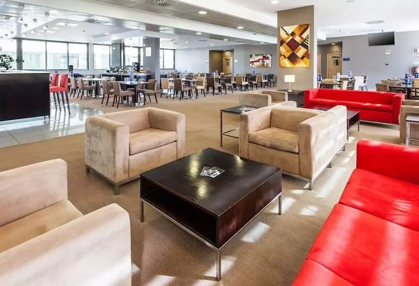 Отель Holiday Inn Express Lisbon Oeiras, An Ihg