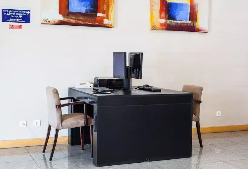 Отель Holiday Inn Express Lisbon Oeiras, An Ihg