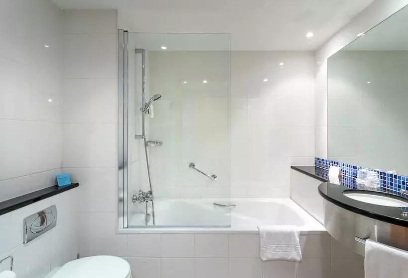 Отель Holiday Inn Express Lisbon Oeiras, An Ihg