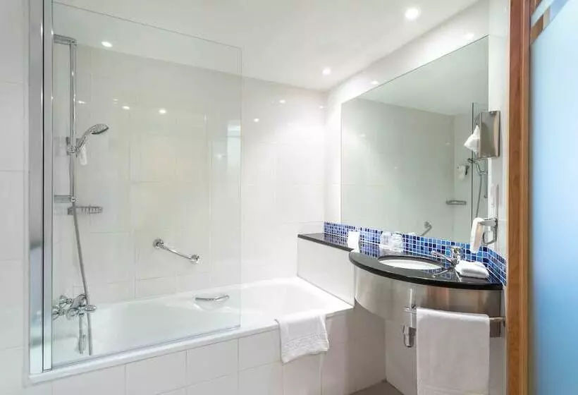 Отель Holiday Inn Express Lisbon Oeiras, An Ihg