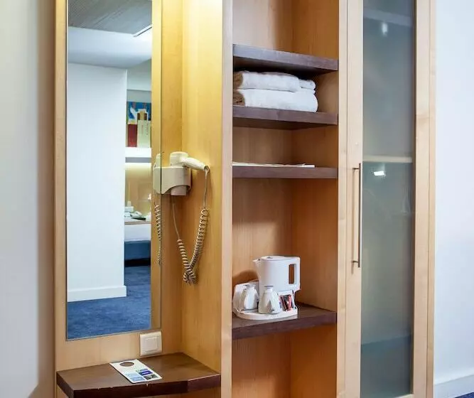 Отель Holiday Inn Express Lisbon Oeiras, An Ihg