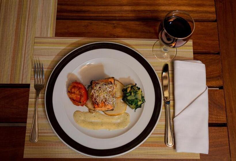 هتل Krystal Cancun