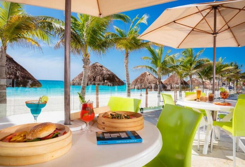 هتل Krystal Cancun