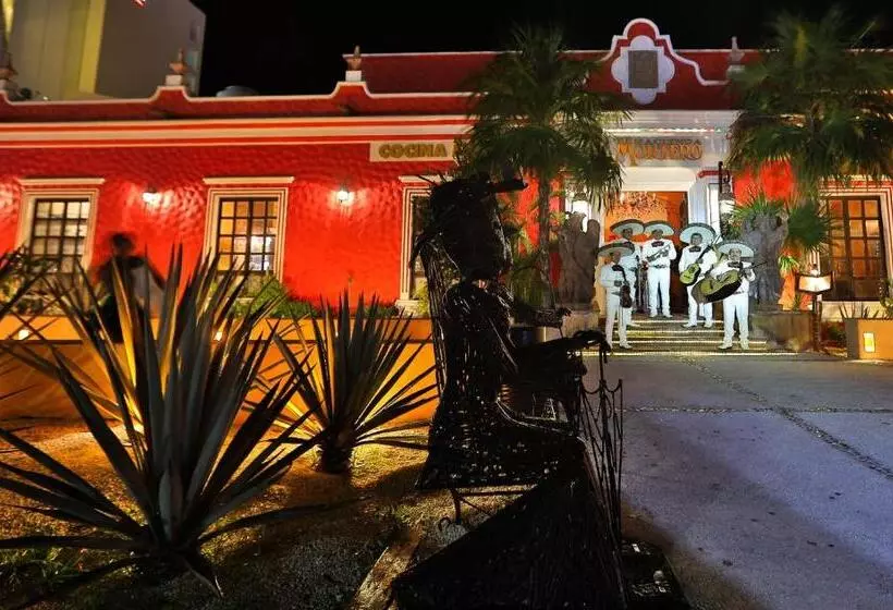 בית מלון כפרי Krystal Cancun