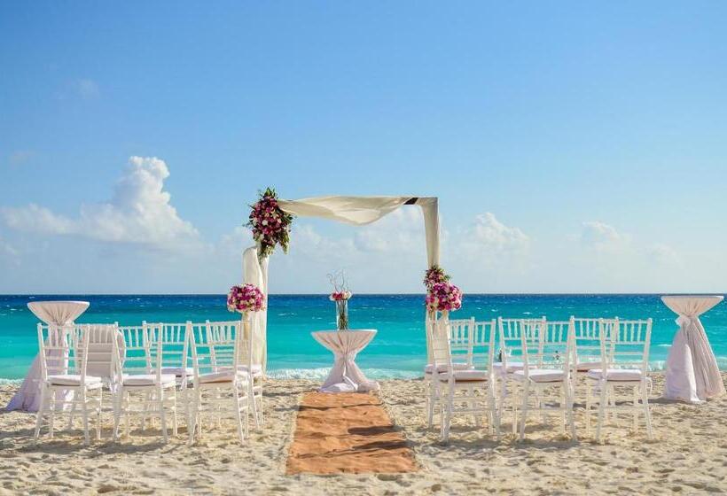 هتل Krystal Cancun