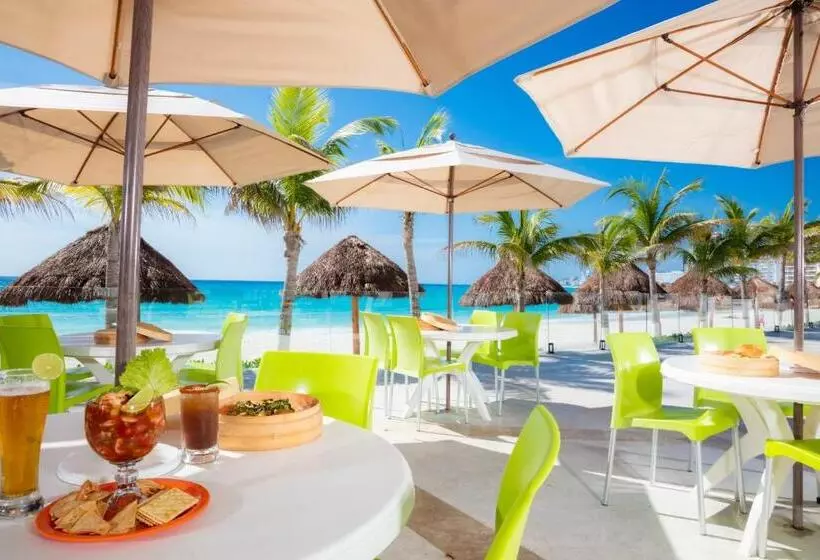 בית מלון כפרי Krystal Cancun